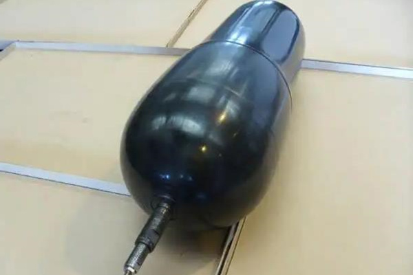 蓄能器里面的液壓油有哪些污染與危害？
